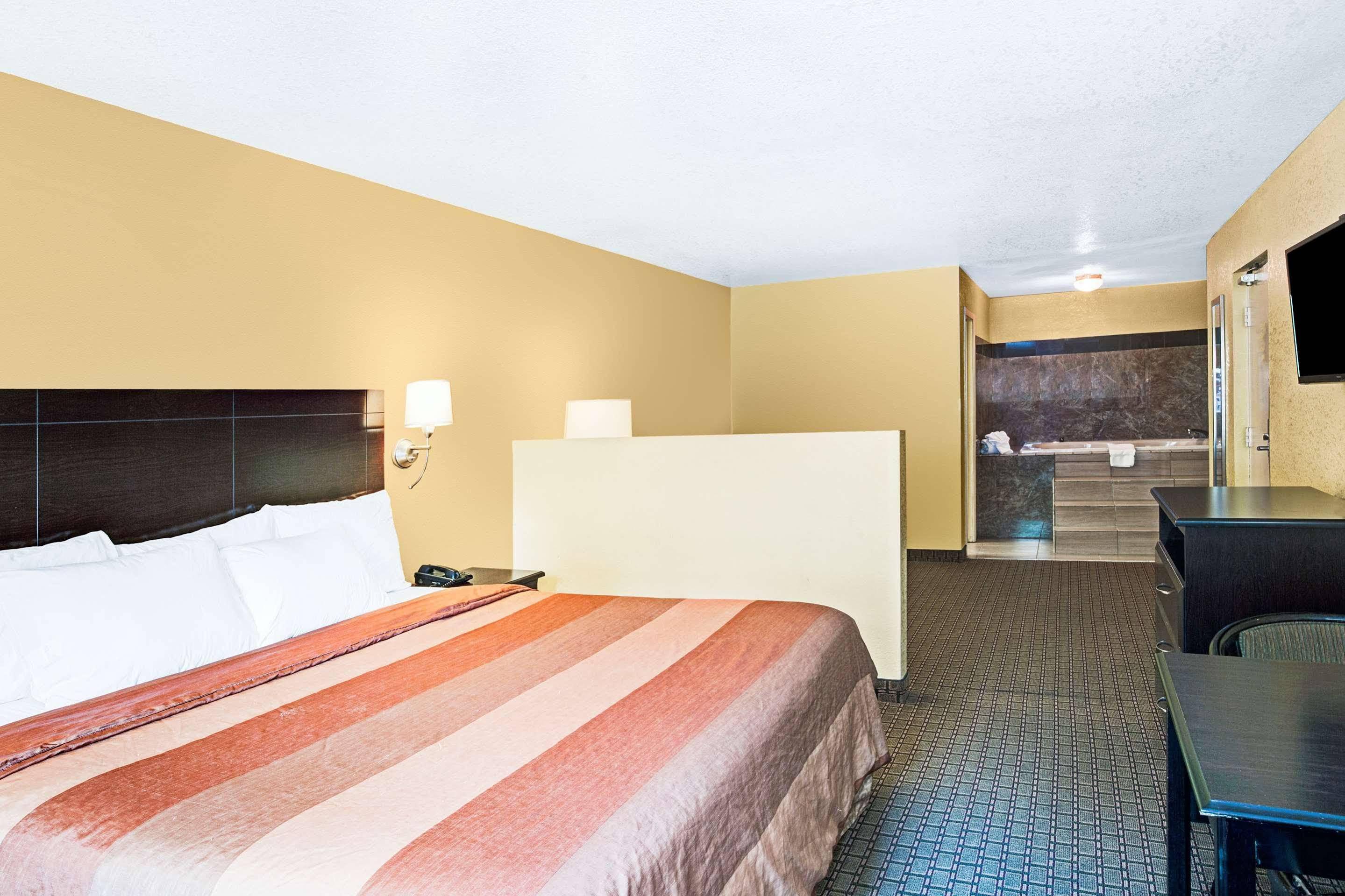 Days Inn & Suites By Wyndham Downtown Gatlinburg Parkway Екстер'єр фото