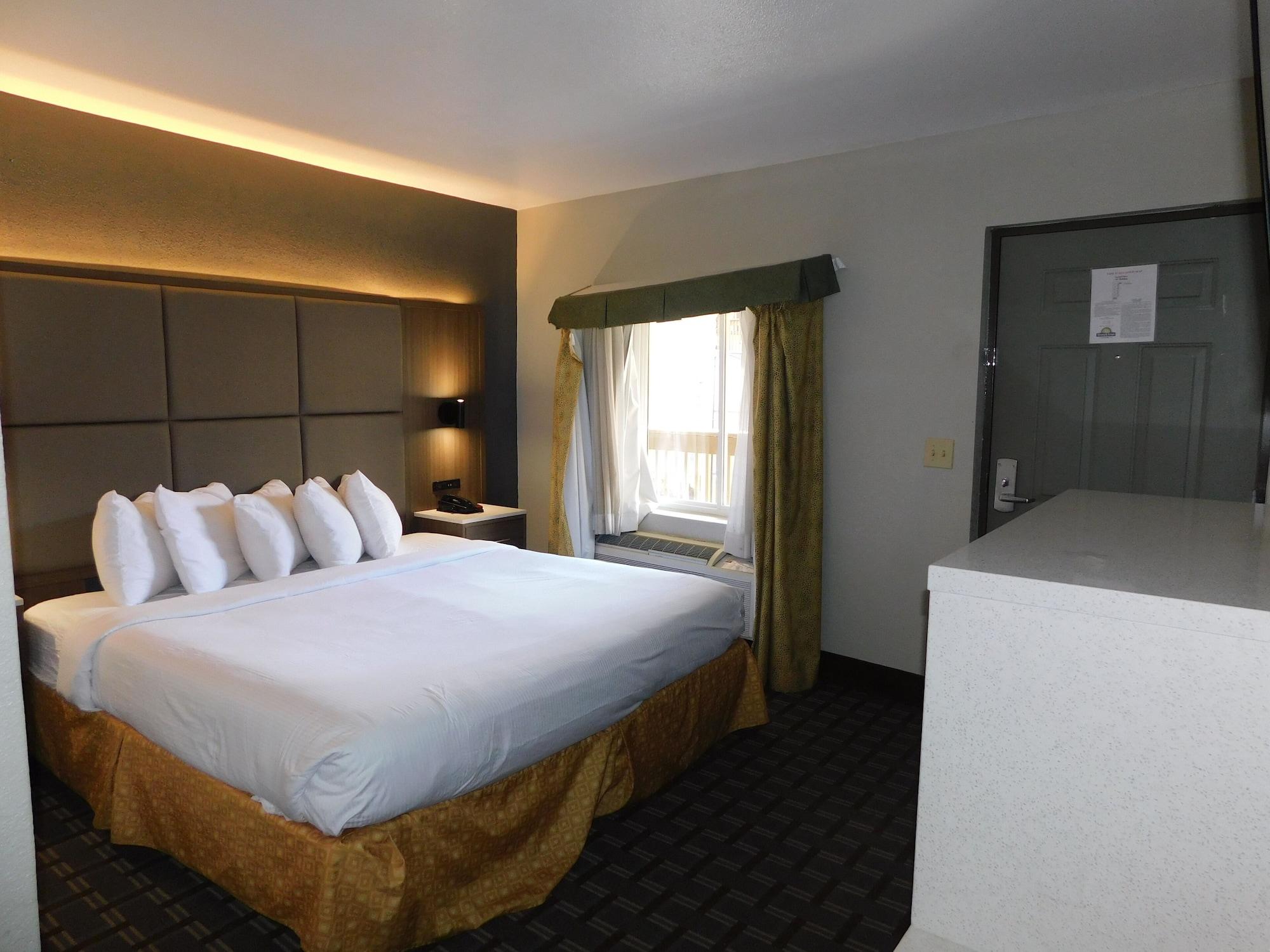 Days Inn & Suites By Wyndham Downtown Gatlinburg Parkway Екстер'єр фото