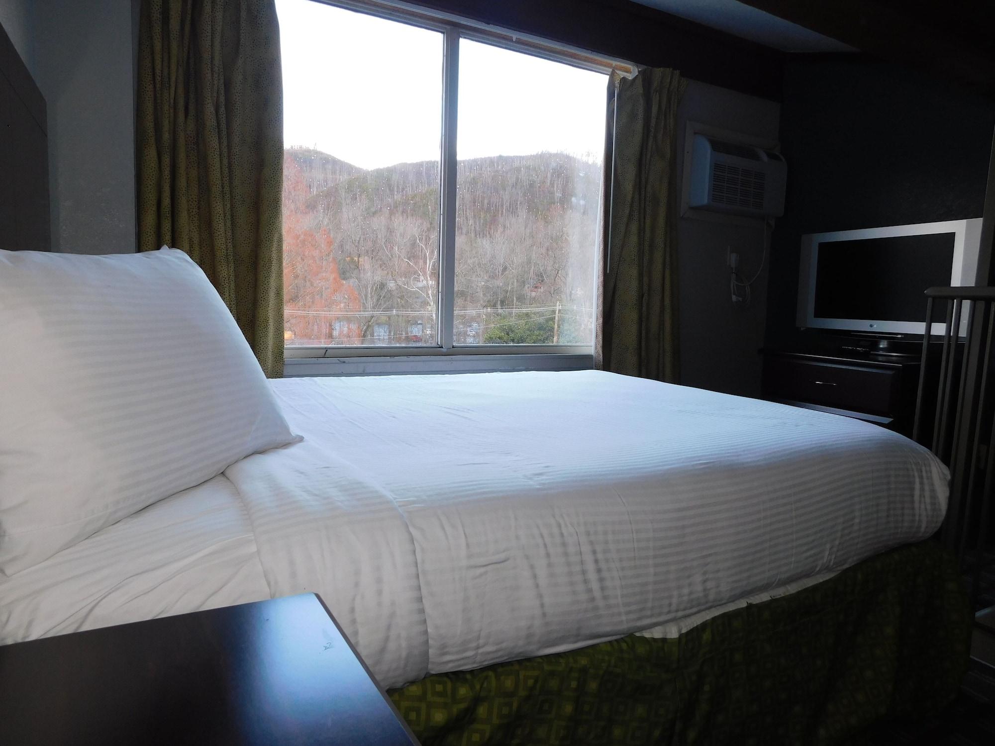 Days Inn & Suites By Wyndham Downtown Gatlinburg Parkway Екстер'єр фото