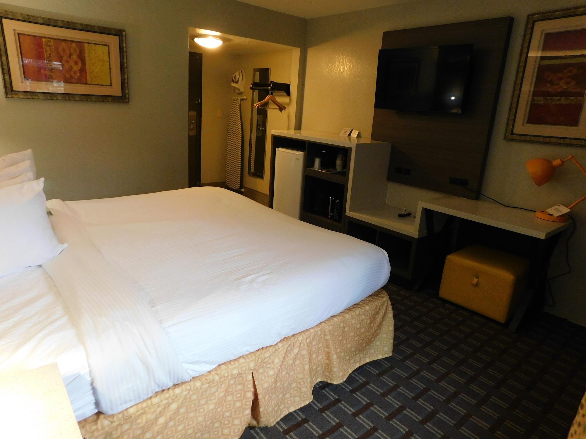 Days Inn & Suites By Wyndham Downtown Gatlinburg Parkway Екстер'єр фото