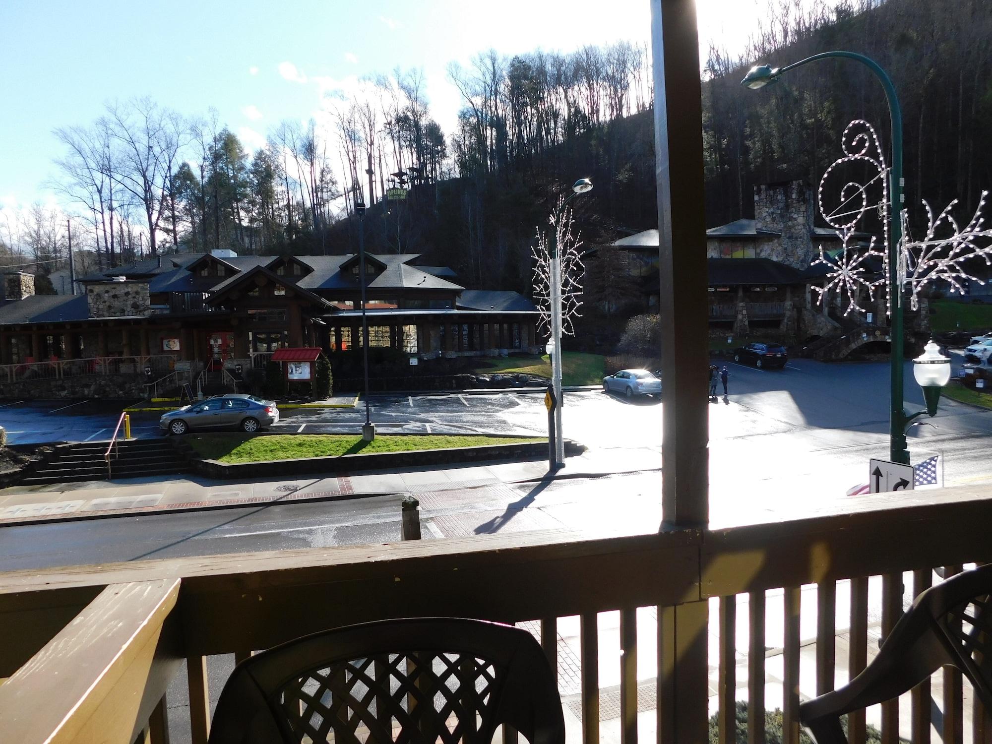 Days Inn & Suites By Wyndham Downtown Gatlinburg Parkway Екстер'єр фото