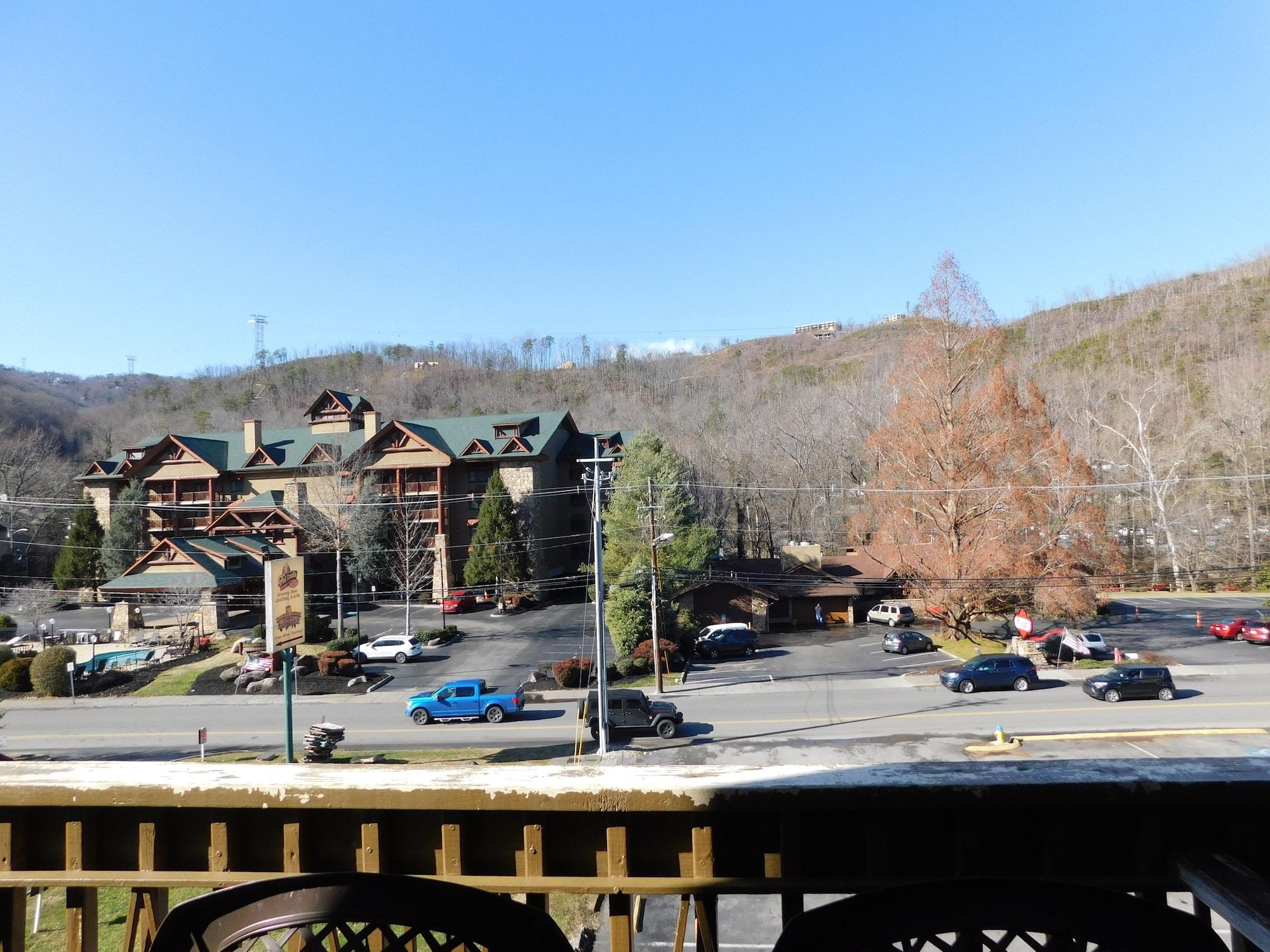 Days Inn & Suites By Wyndham Downtown Gatlinburg Parkway Екстер'єр фото