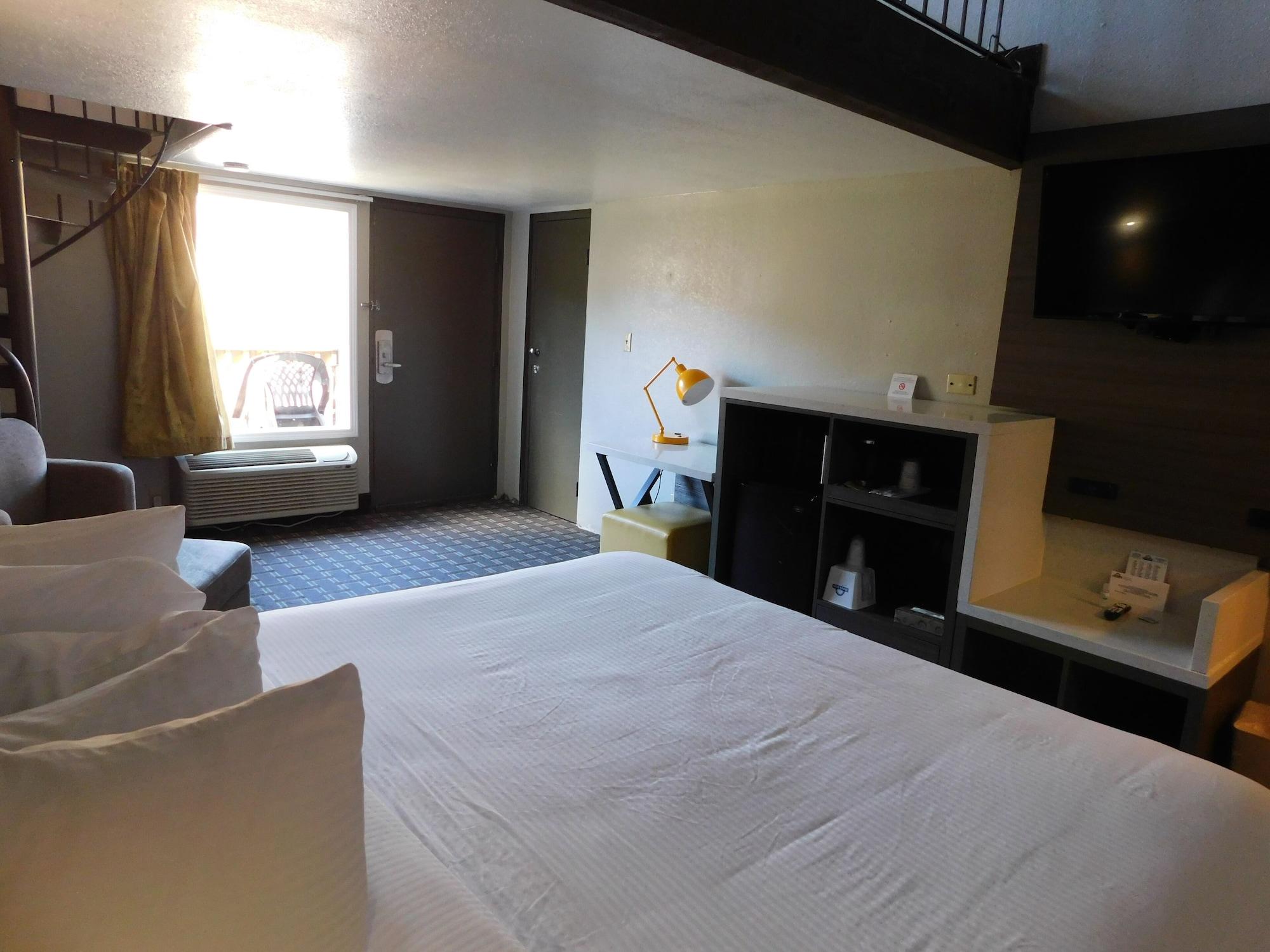 Days Inn & Suites By Wyndham Downtown Gatlinburg Parkway Екстер'єр фото