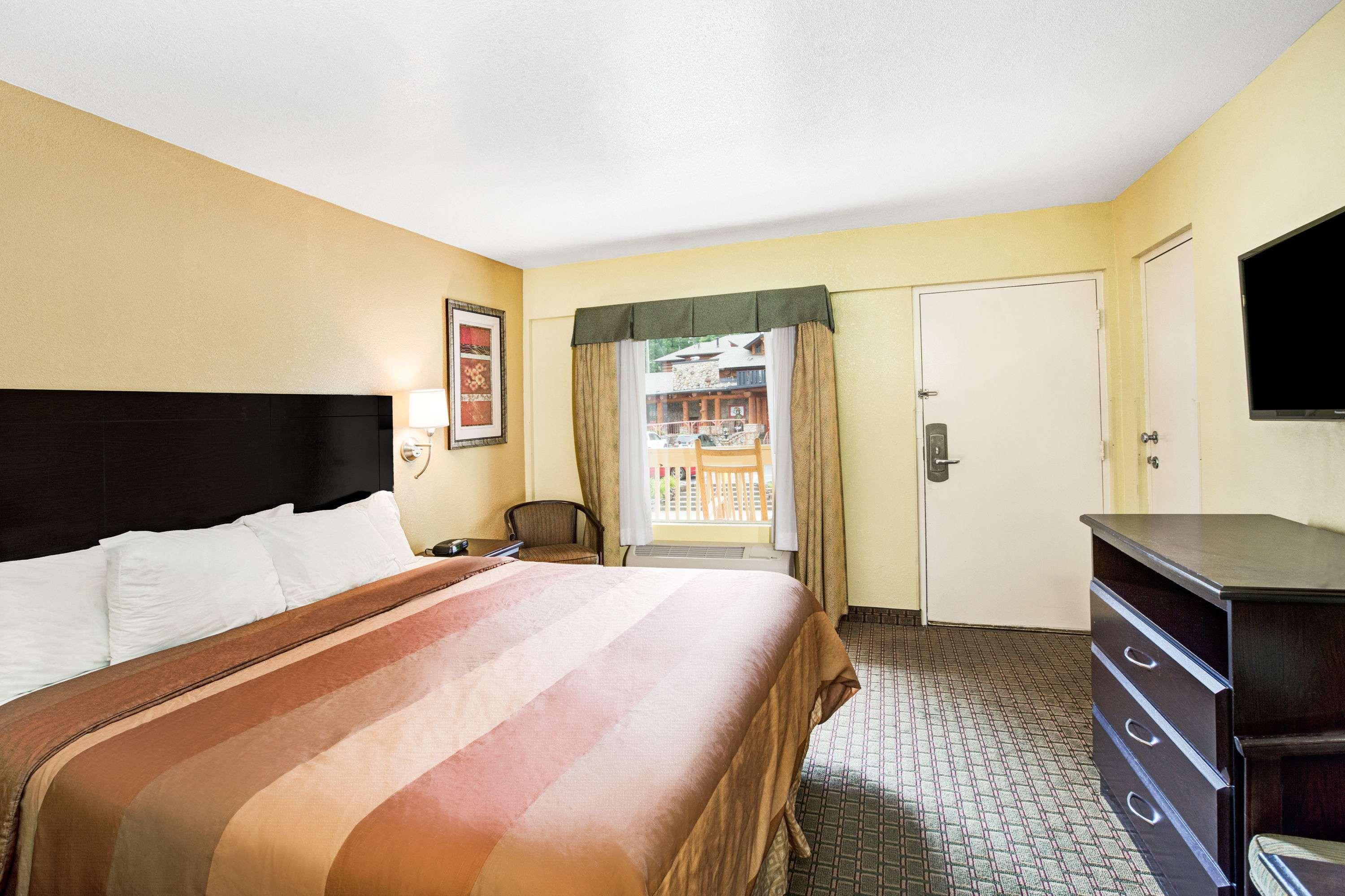 Days Inn & Suites By Wyndham Downtown Gatlinburg Parkway Екстер'єр фото