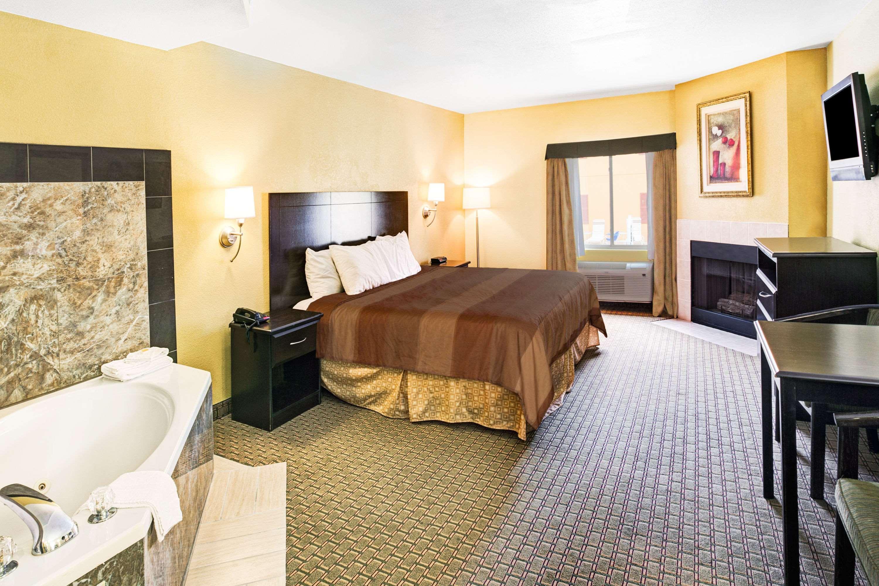 Days Inn & Suites By Wyndham Downtown Gatlinburg Parkway Екстер'єр фото