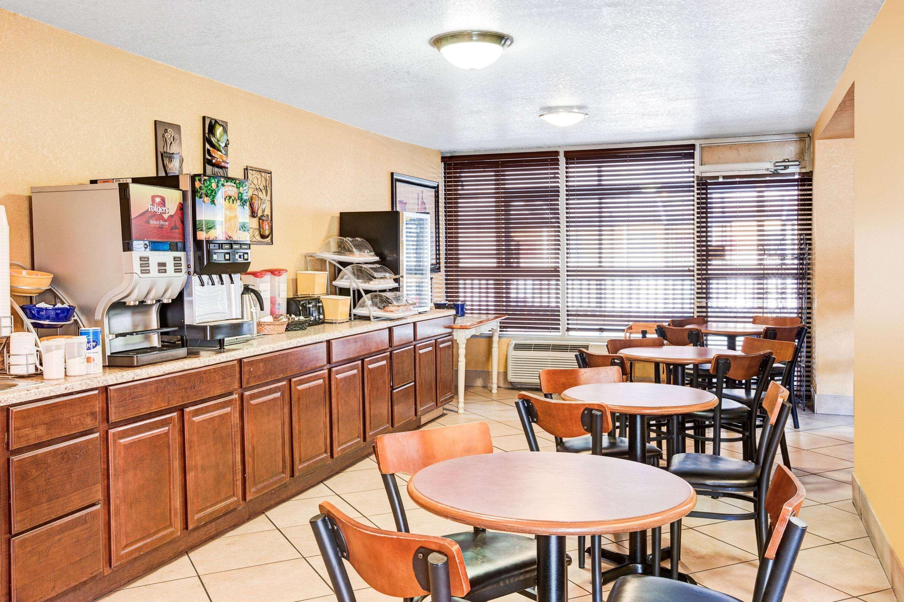 Days Inn & Suites By Wyndham Downtown Gatlinburg Parkway Екстер'єр фото
