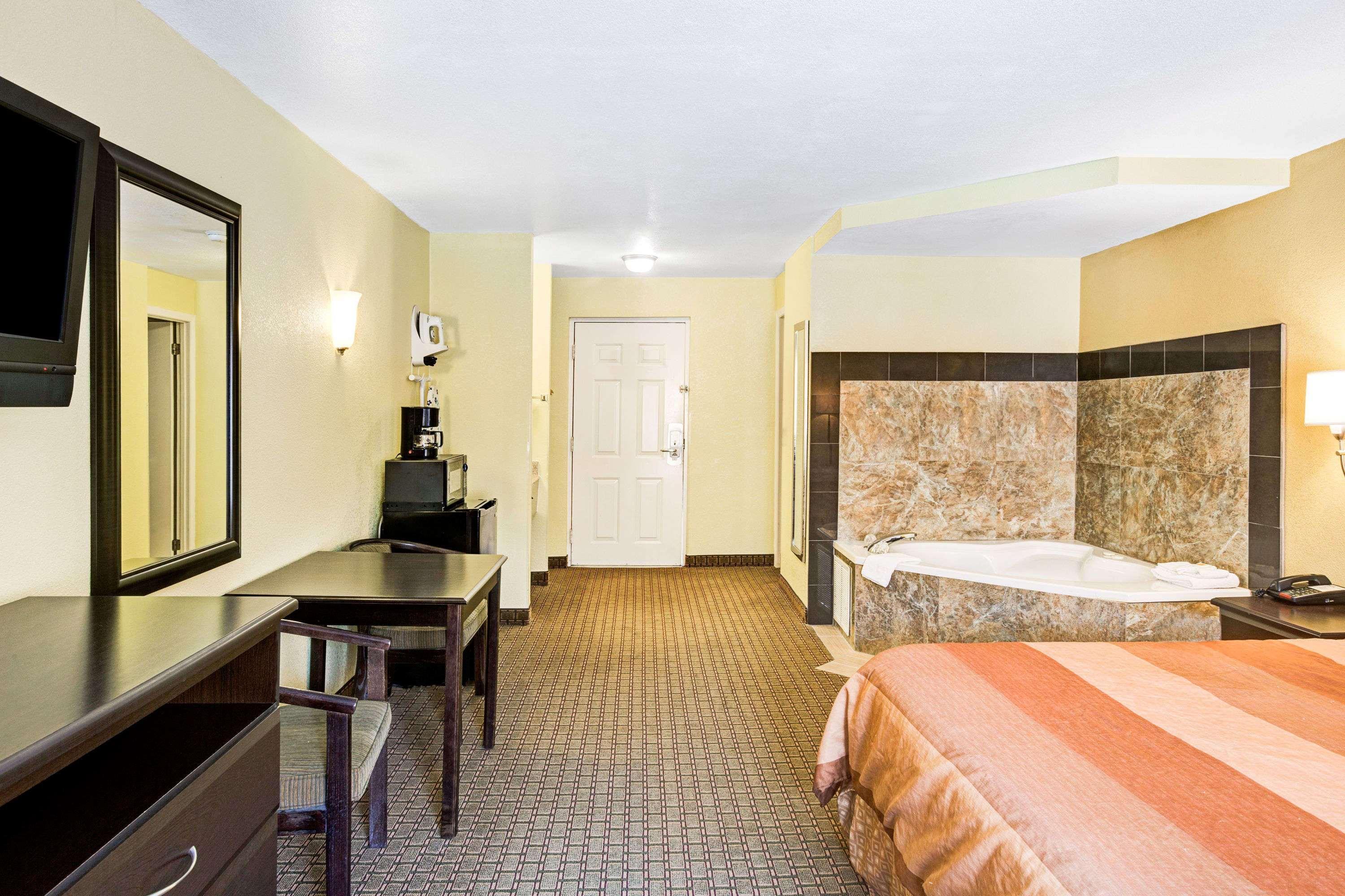 Days Inn & Suites By Wyndham Downtown Gatlinburg Parkway Екстер'єр фото