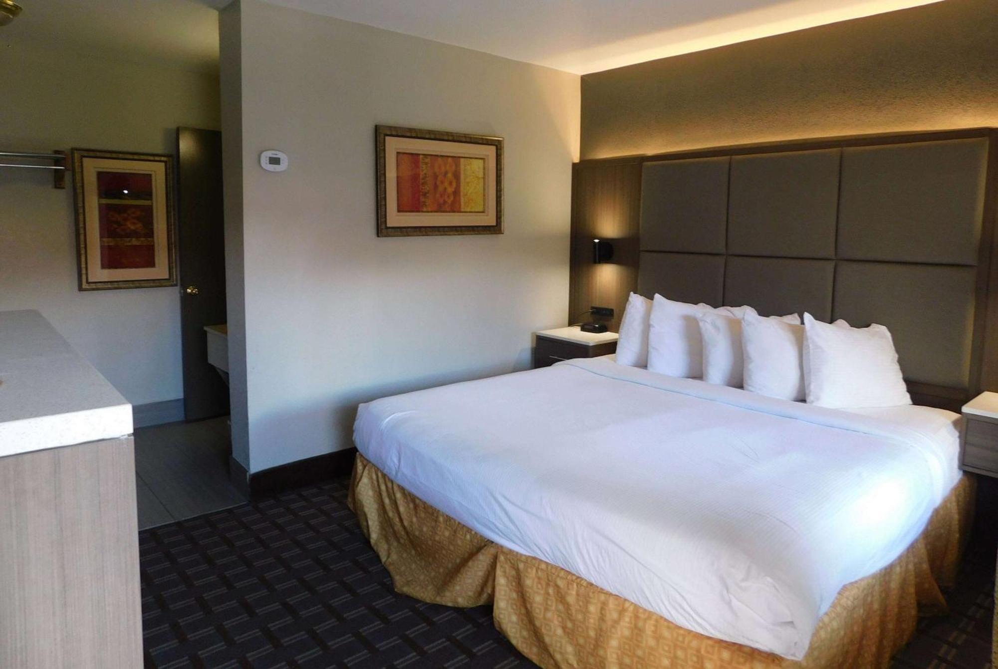 Days Inn & Suites By Wyndham Downtown Gatlinburg Parkway Екстер'єр фото