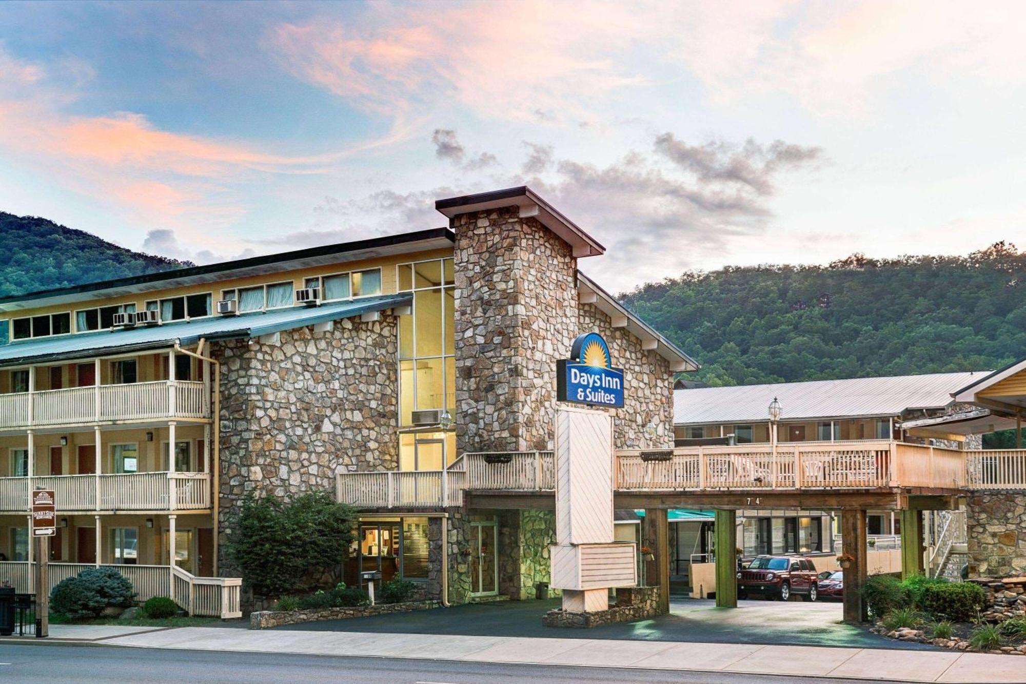 Days Inn & Suites By Wyndham Downtown Gatlinburg Parkway Екстер'єр фото