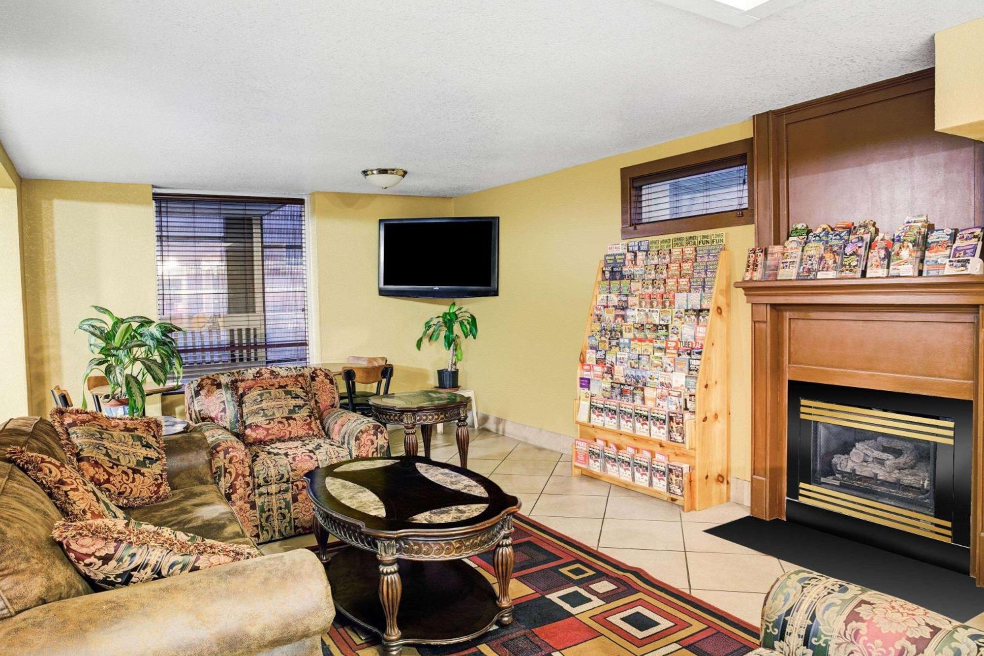 Days Inn & Suites By Wyndham Downtown Gatlinburg Parkway Екстер'єр фото