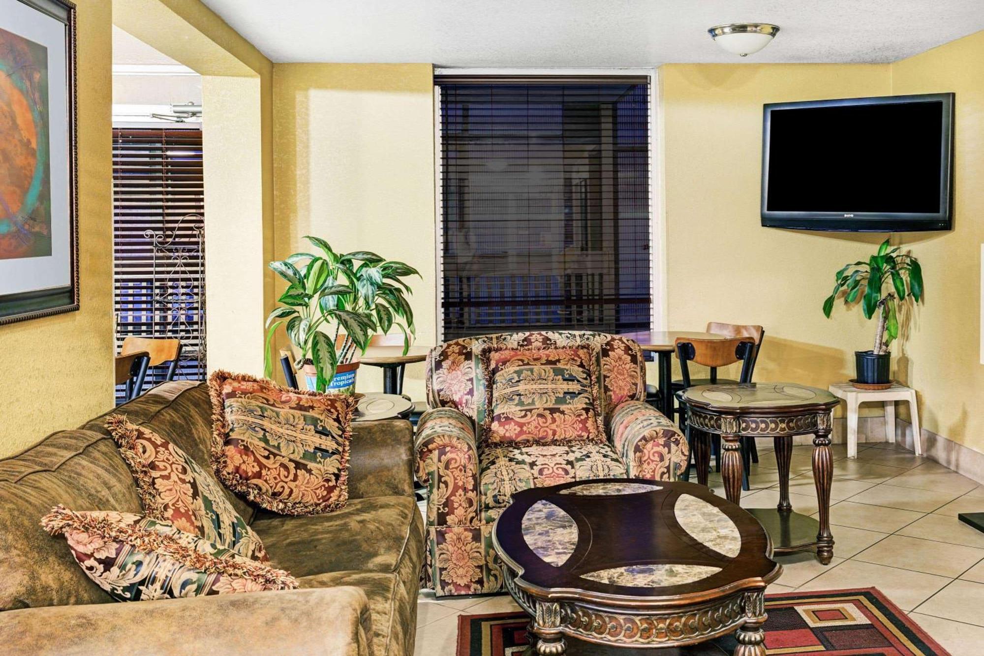 Days Inn & Suites By Wyndham Downtown Gatlinburg Parkway Екстер'єр фото