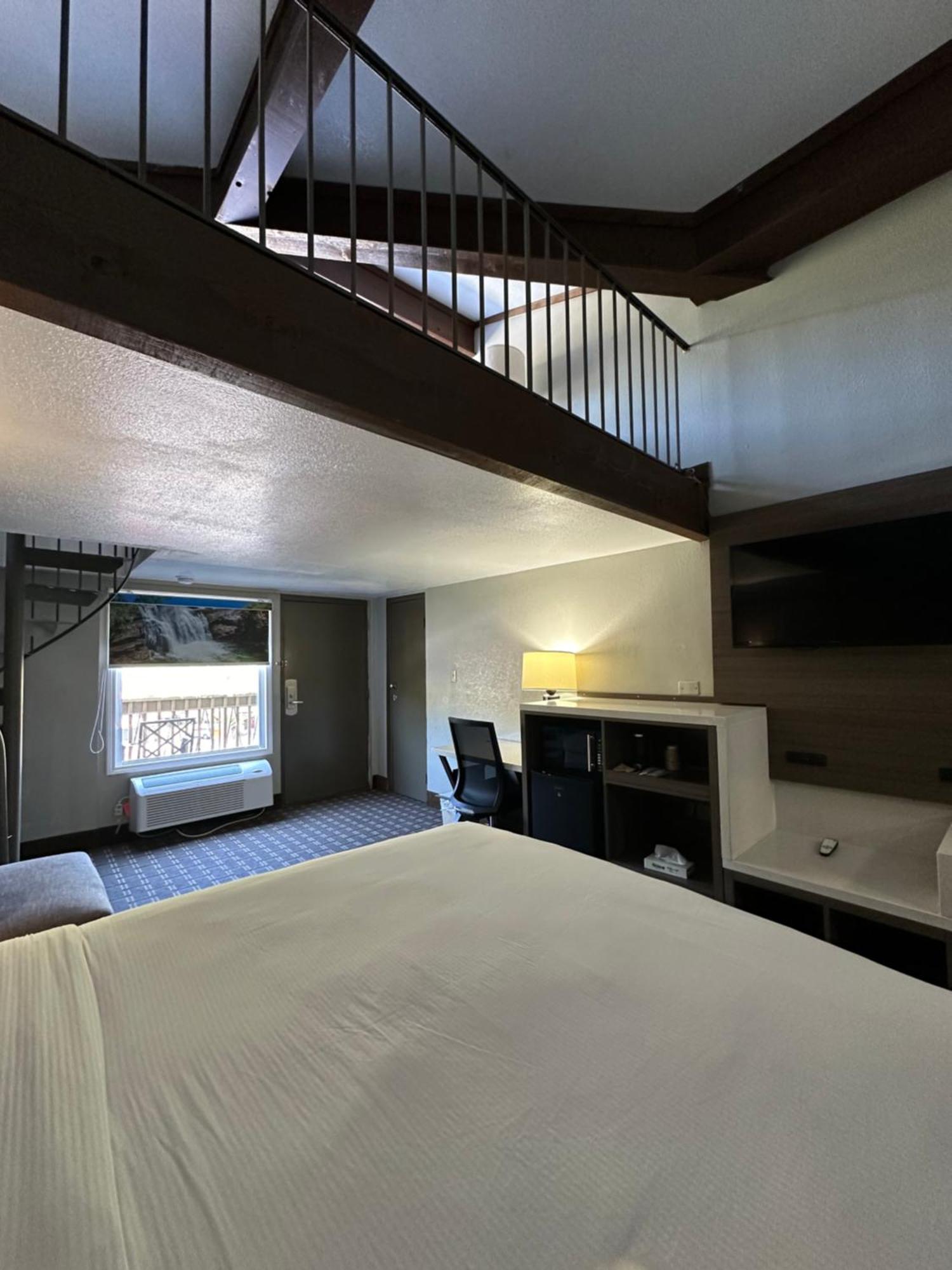 Days Inn & Suites By Wyndham Downtown Gatlinburg Parkway Екстер'єр фото