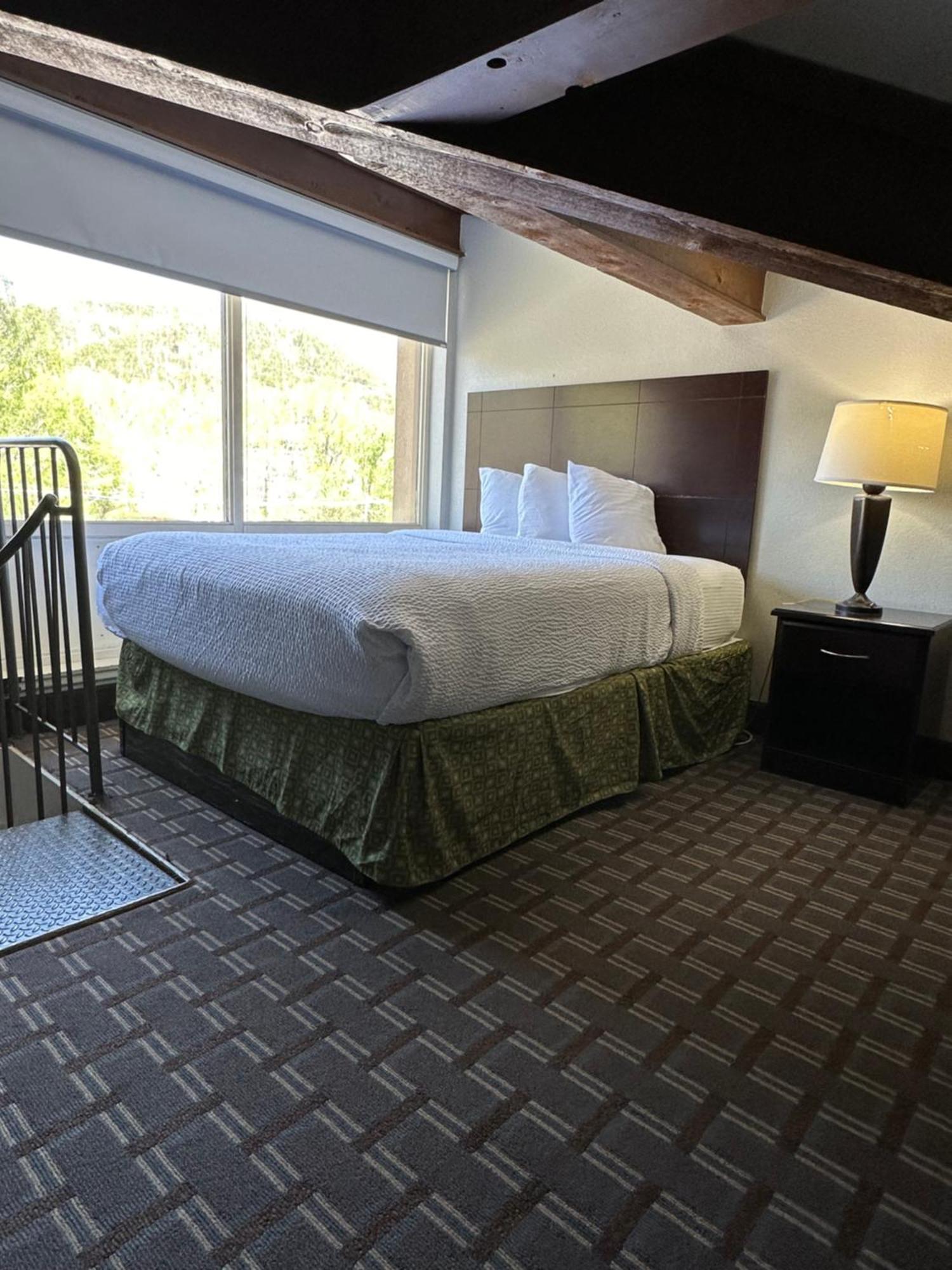 Days Inn & Suites By Wyndham Downtown Gatlinburg Parkway Екстер'єр фото