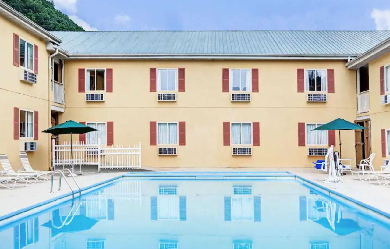 Days Inn & Suites By Wyndham Downtown Gatlinburg Parkway Екстер'єр фото